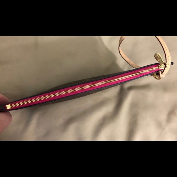 Louis Vuitton neverfull mm wristlet - Picture 6 of 6